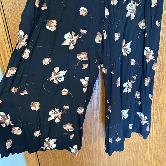 BP floral High Waisted Wide Leg Cropped Pants - Picture 3 of 5